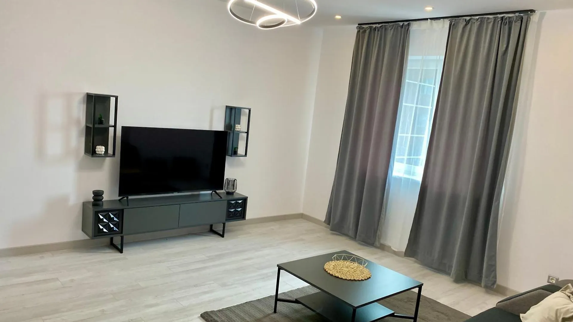 アパートホテル Deluxe Apartments & Studio With Many Facilities ブカレスト