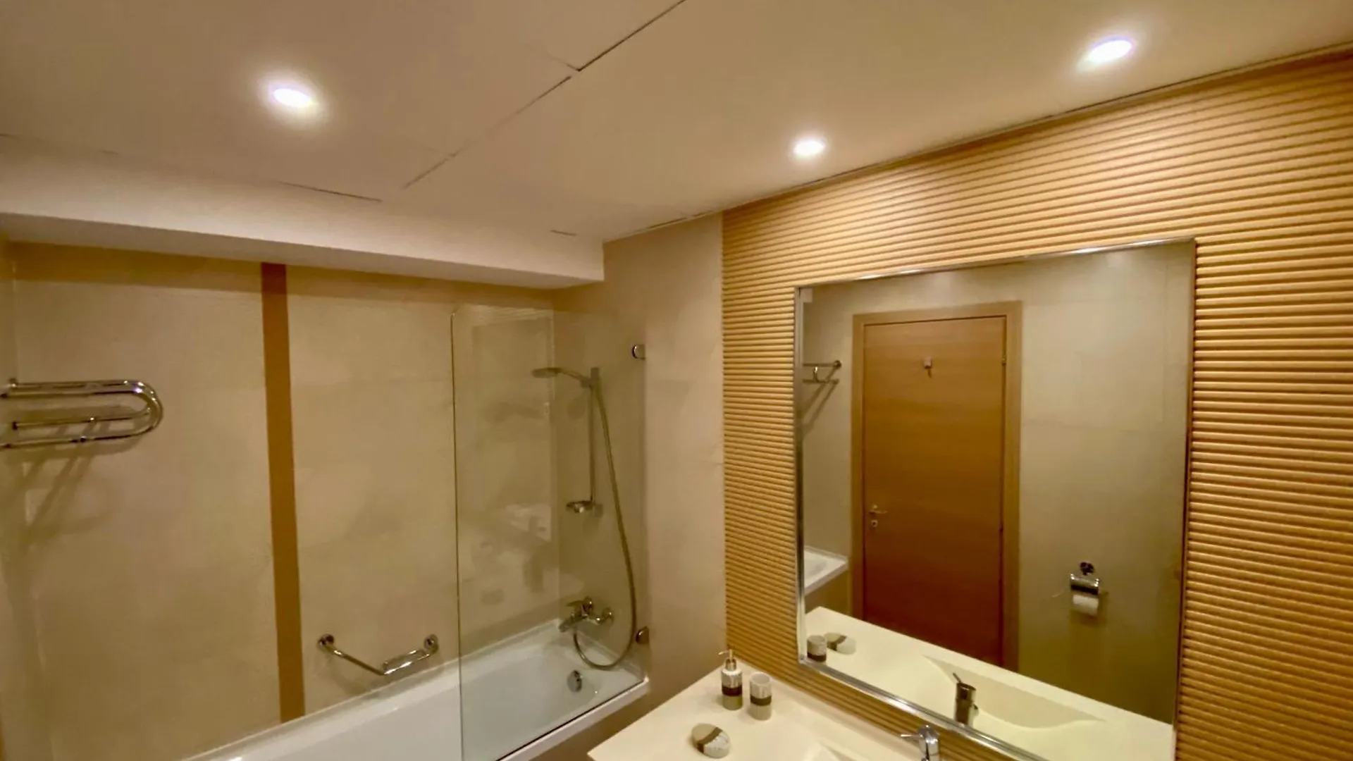 Deluxe Apartments & Studio With Many Facilities Bucharest