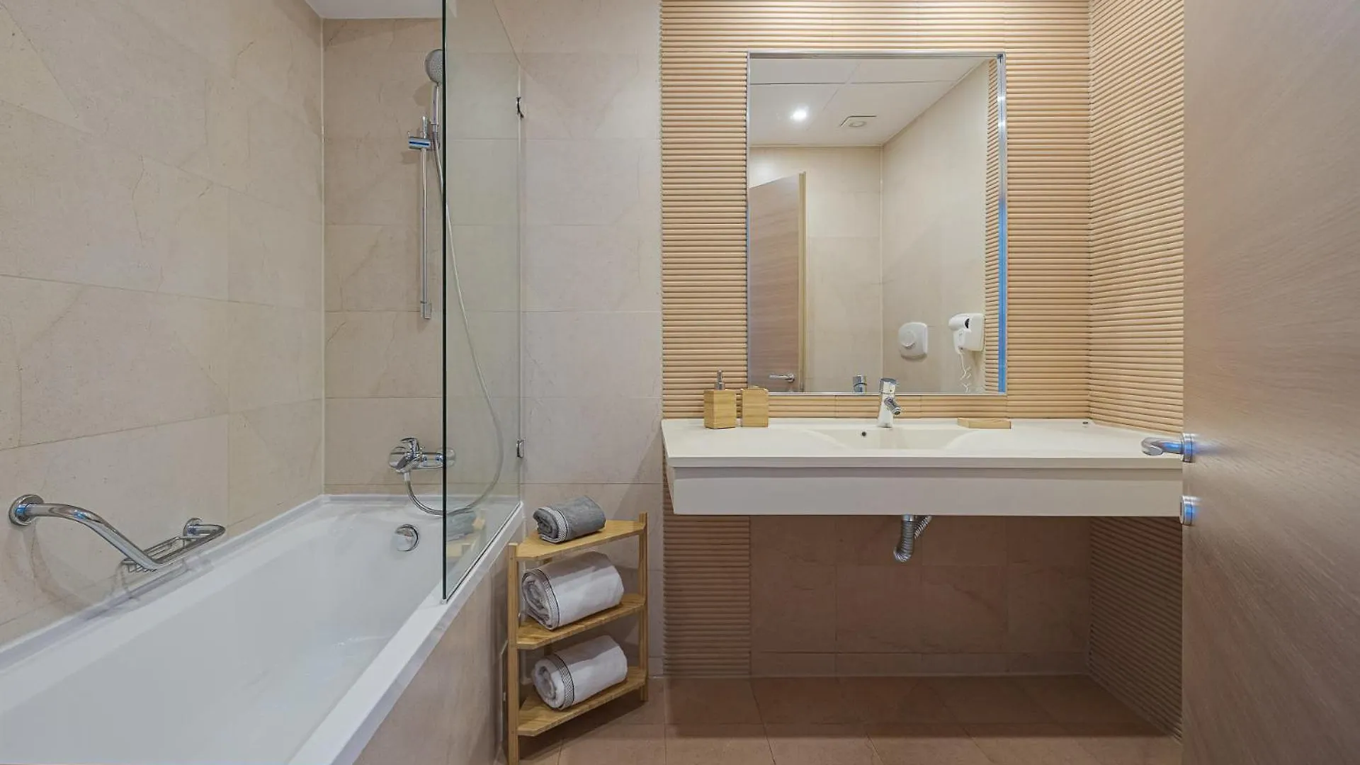 Deluxe Apartments & Studio With Many Facilities Bucharest Aparthotel