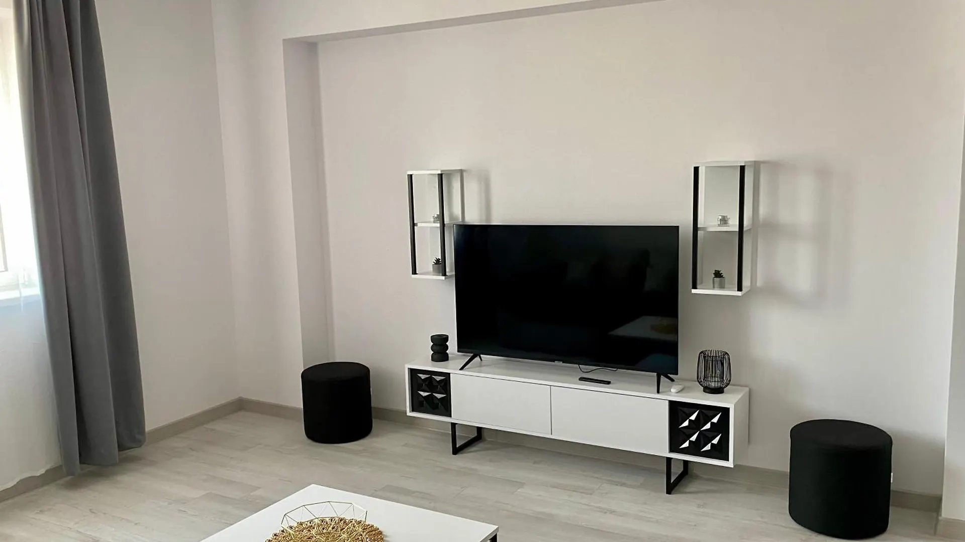 Deluxe Apartments & Studio With Many Facilities Bucharest 0*,